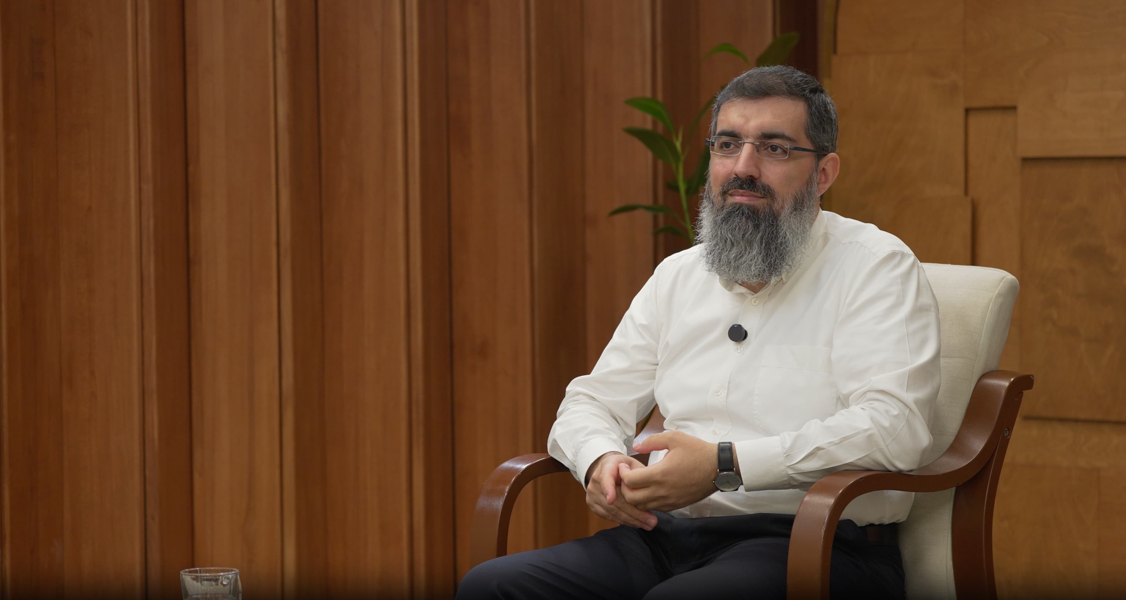 Halis Bayancuk Hoca portresi
